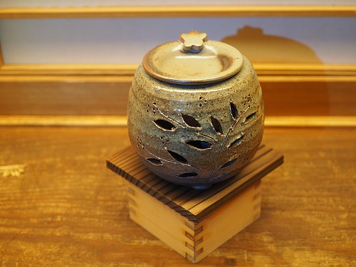 淘心庵 米屋　　茶香炉　すかし萩