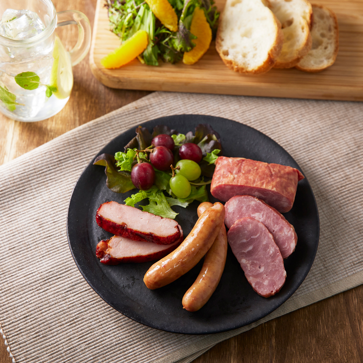 日本ハム 本格派吟王ギフト（特撰ショルダーハム、焼豚、特撰あらびきウインナー）