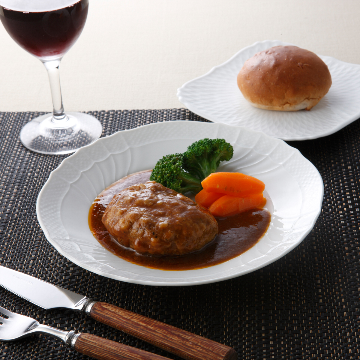 松阪牛入り煮込みハンバーグ