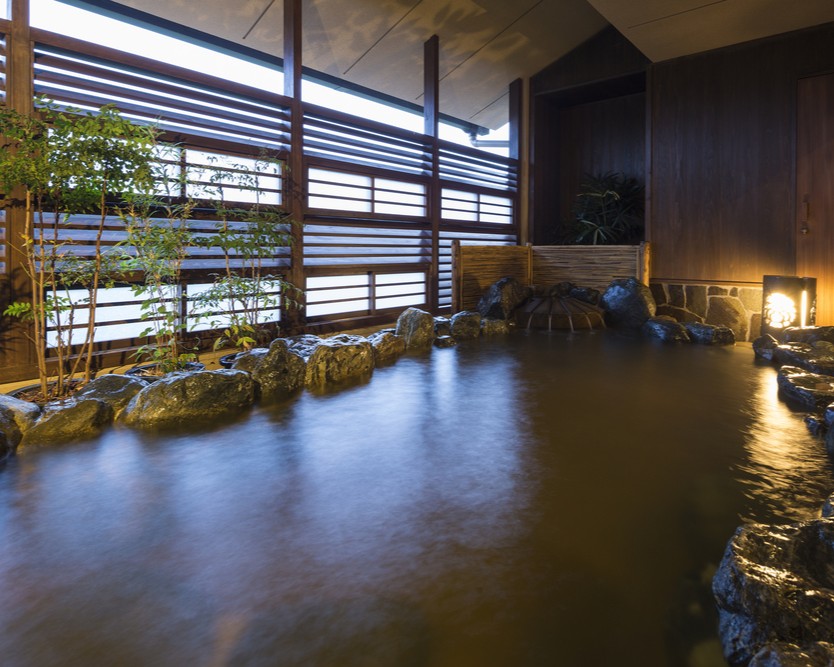 【現地発】『いにしえの宿　佳雲』に連泊する　出雲大社「八足門」内特別参拝と足立美術館入場付中日観光付プラン